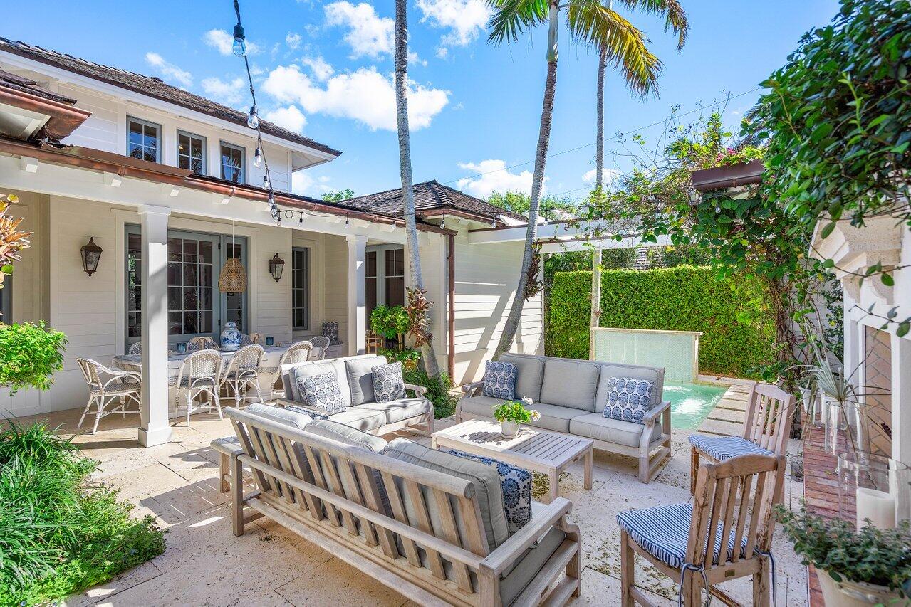 1102 N Vista Del Mar Drive