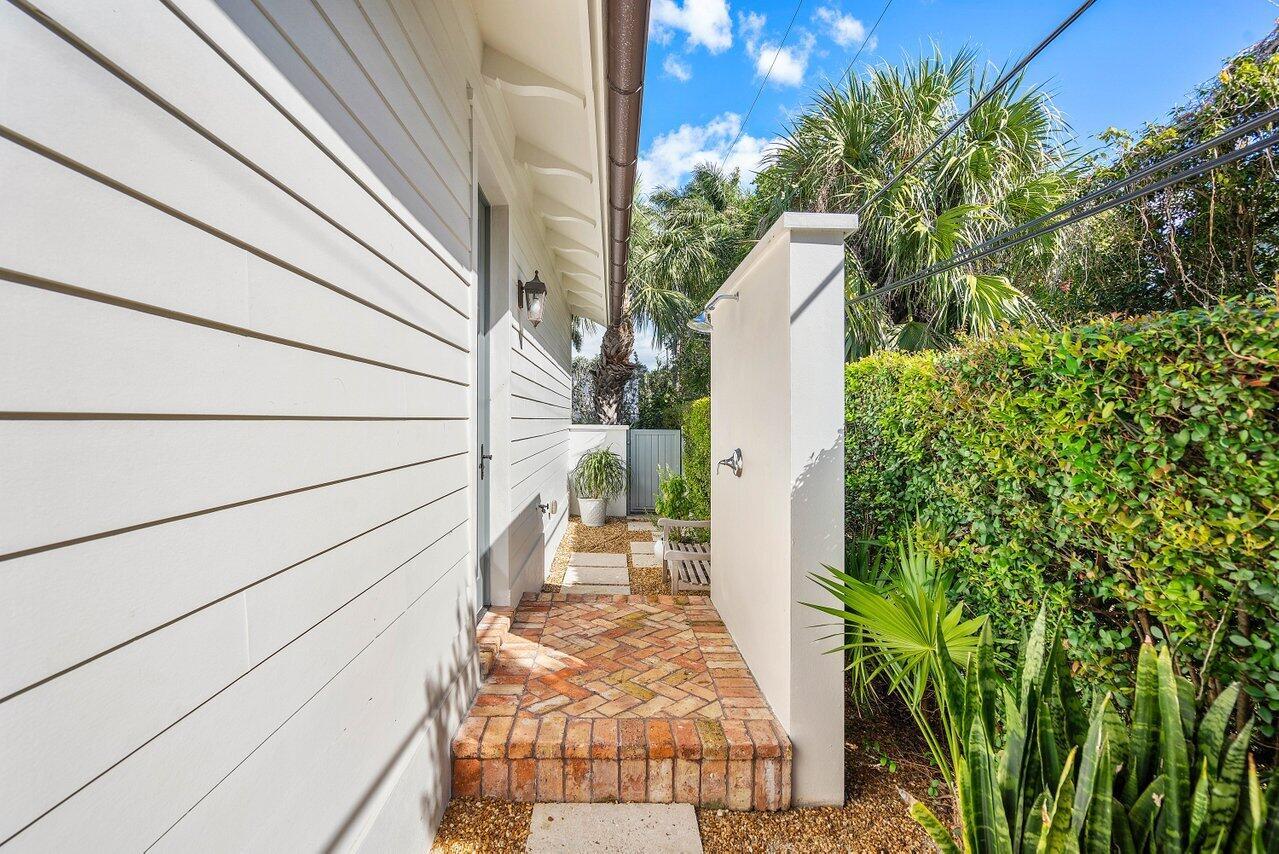 1102 N Vista Del Mar Drive