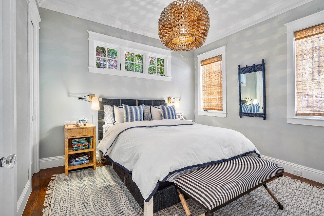 1102 N Vista Del Mar Drive