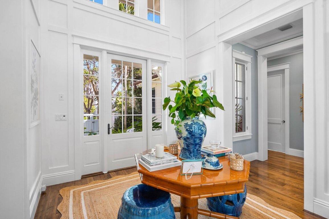 1102 N Vista Del Mar Drive