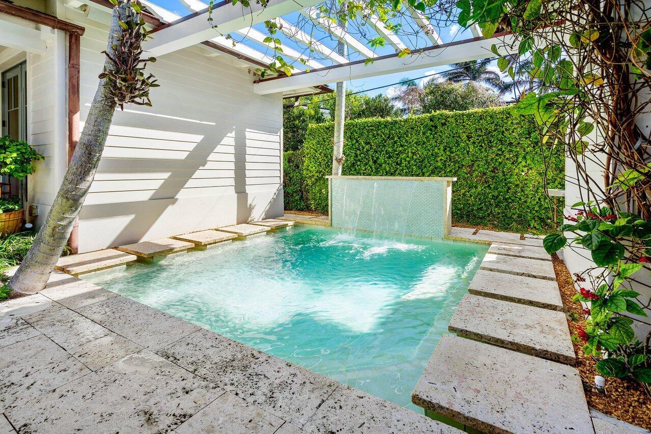 1102 N Vista Del Mar Drive