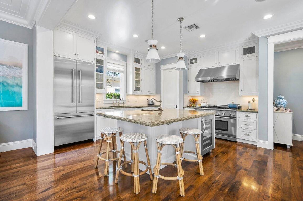 1102 N Vista Del Mar Drive