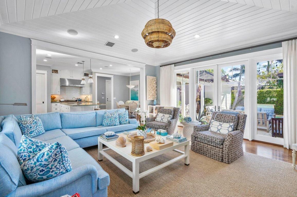 1102 N Vista Del Mar Drive