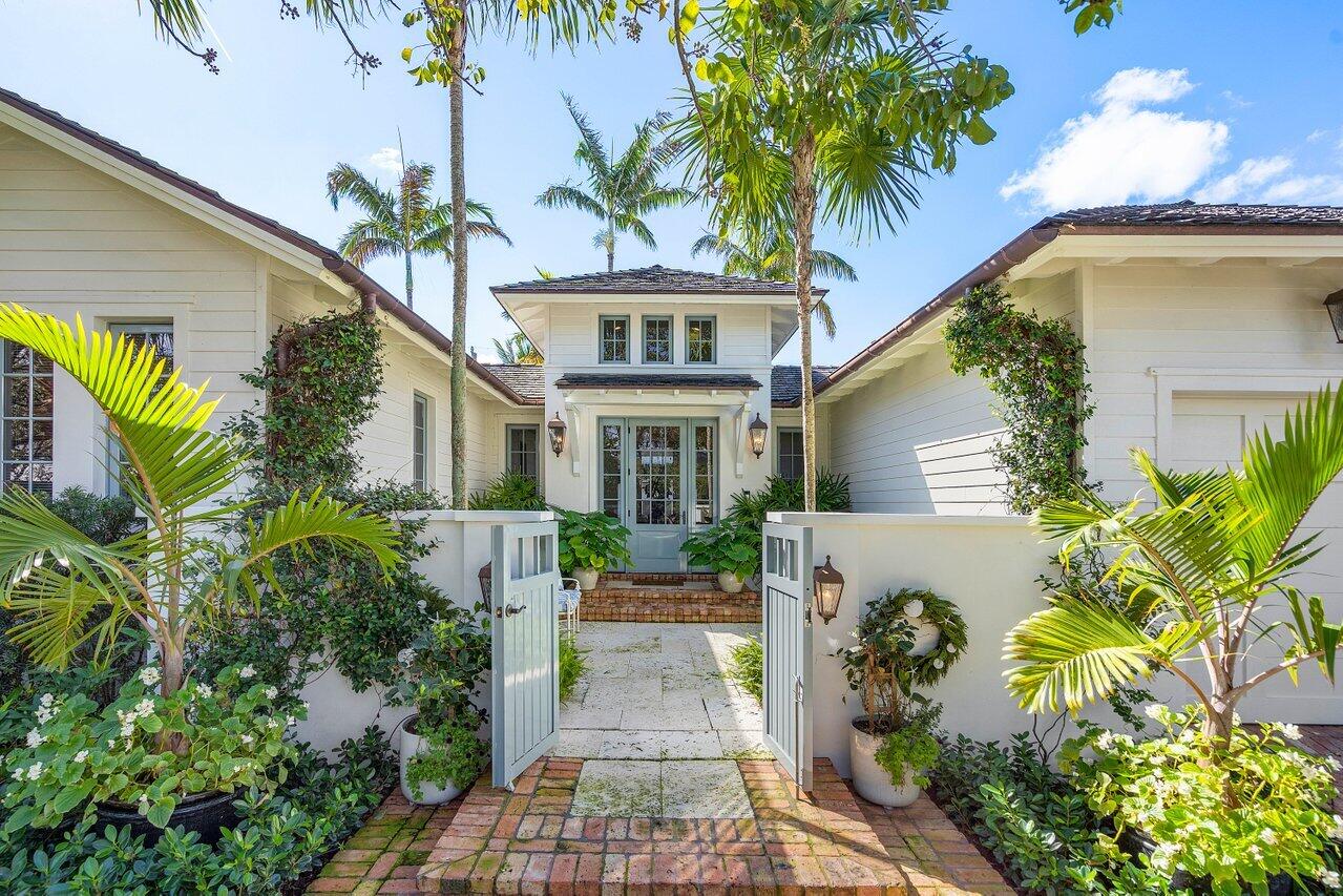 1102 N Vista Del Mar Drive