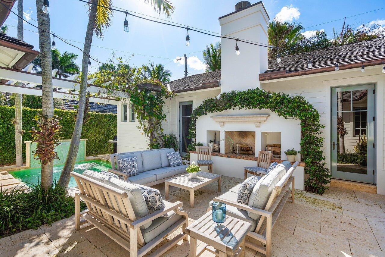 1102 N Vista Del Mar Drive