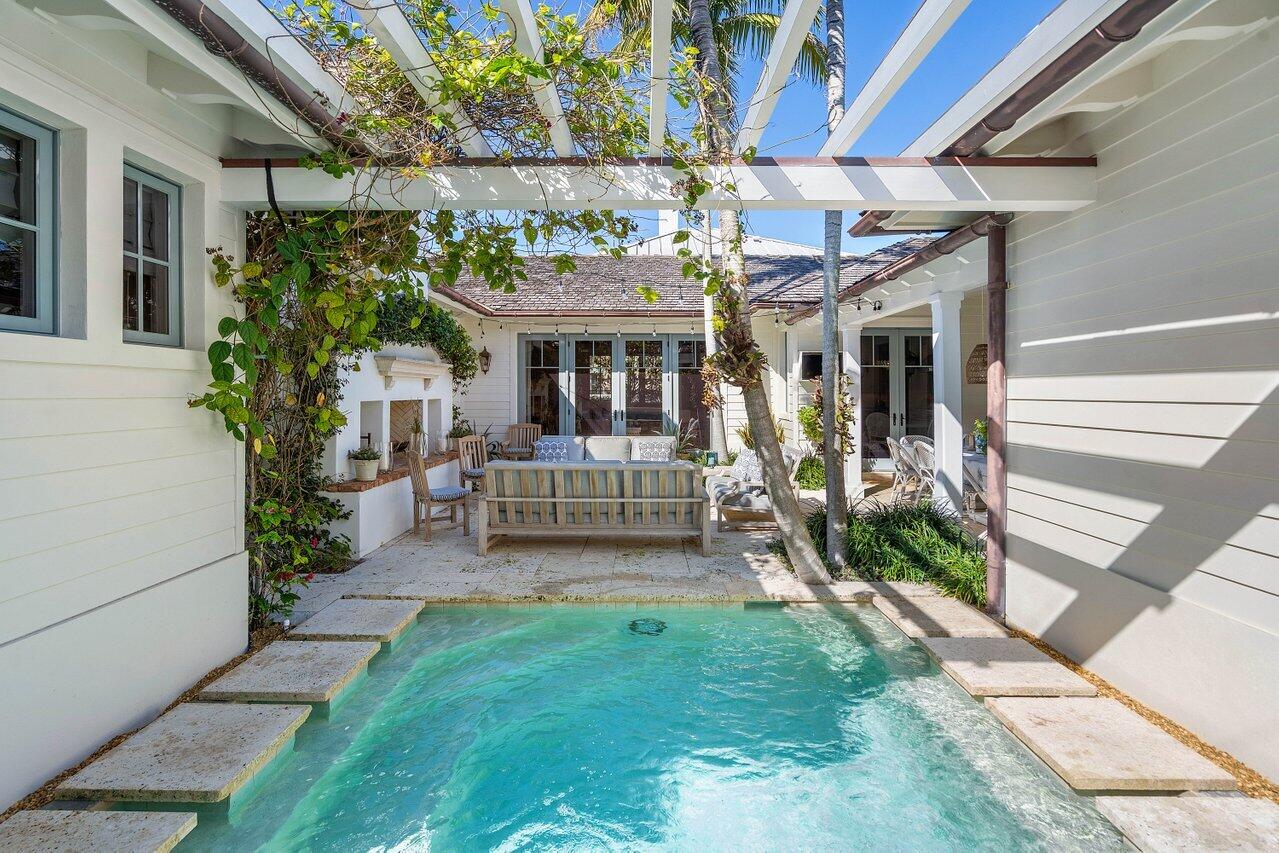 1102 N Vista Del Mar Drive