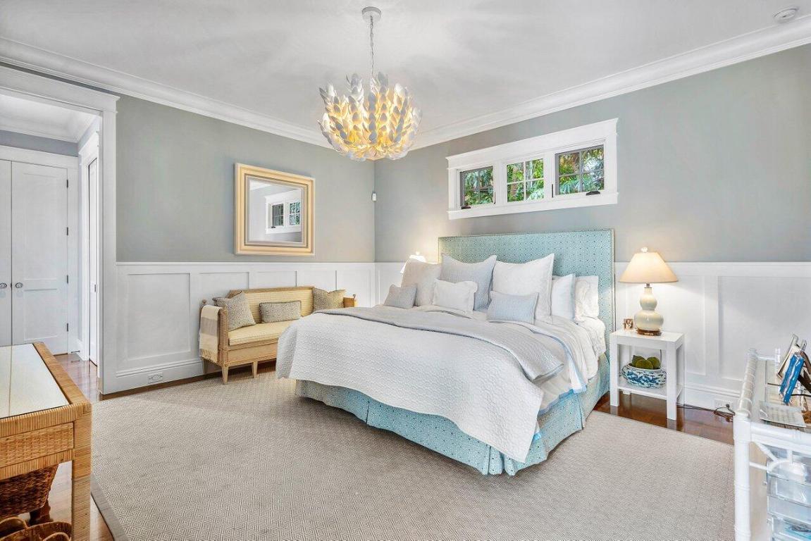 1102 N Vista Del Mar Drive