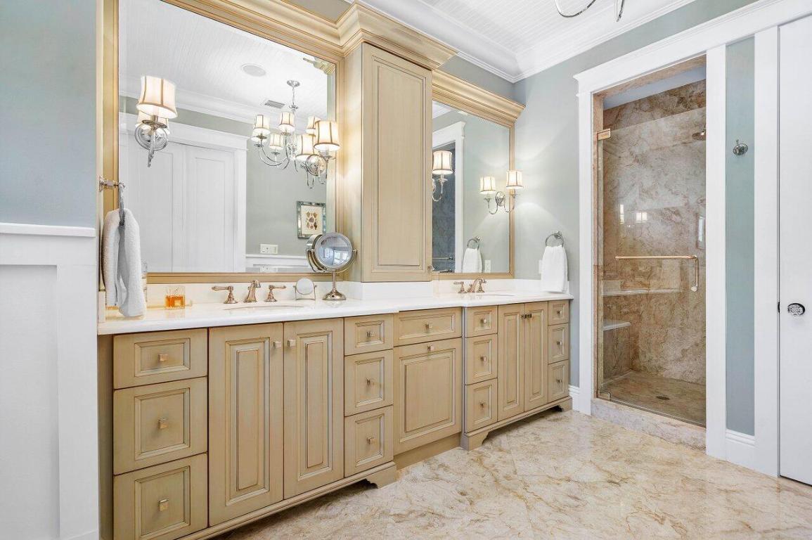 1102 N Vista Del Mar Drive