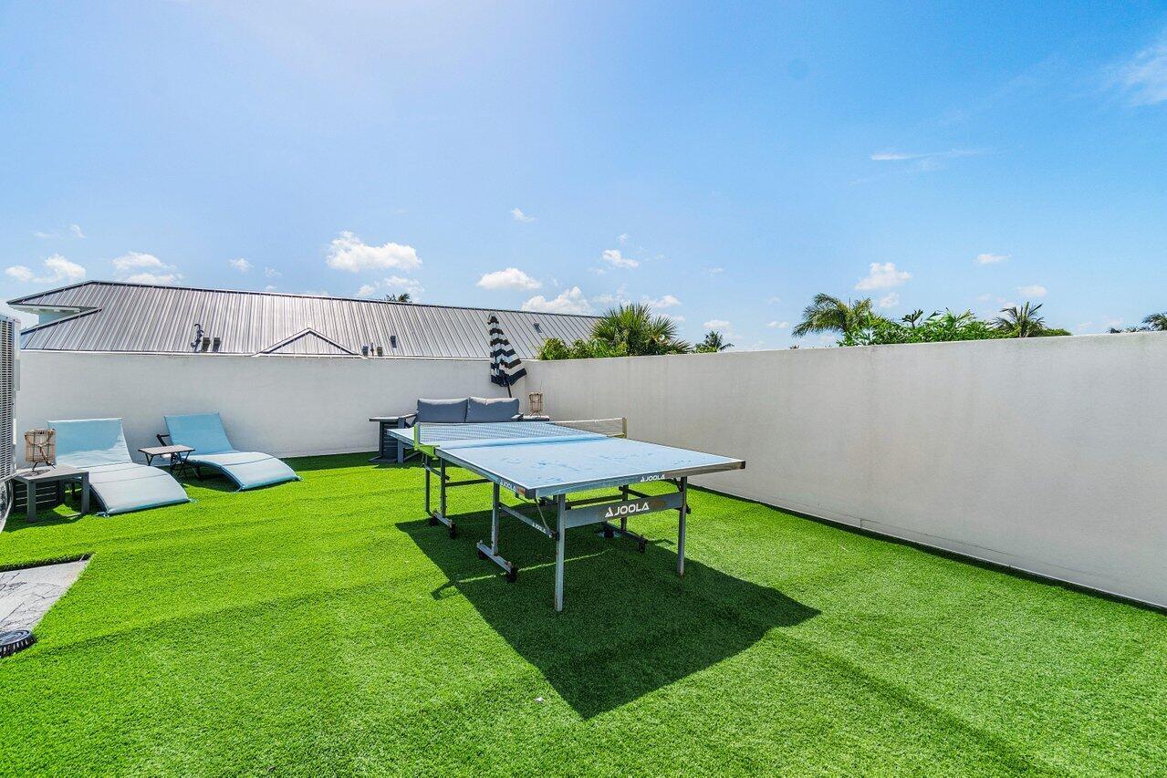 1200 Palm Trail B