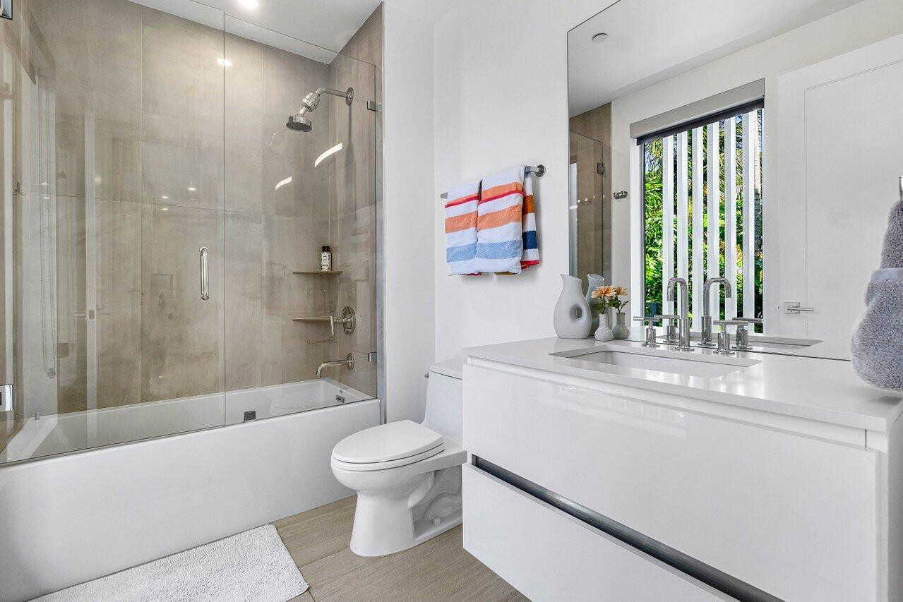 1200 Palm Trail B