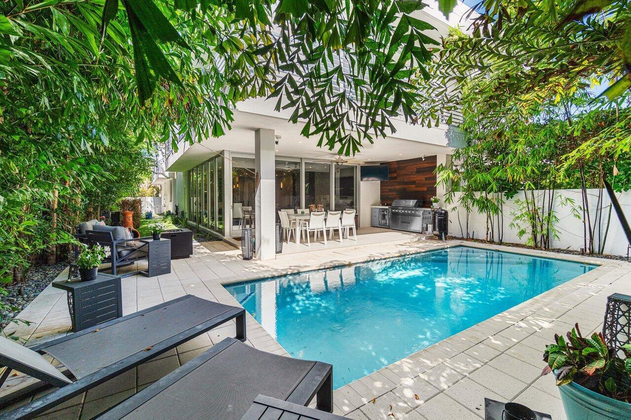 1200 Palm Trail B