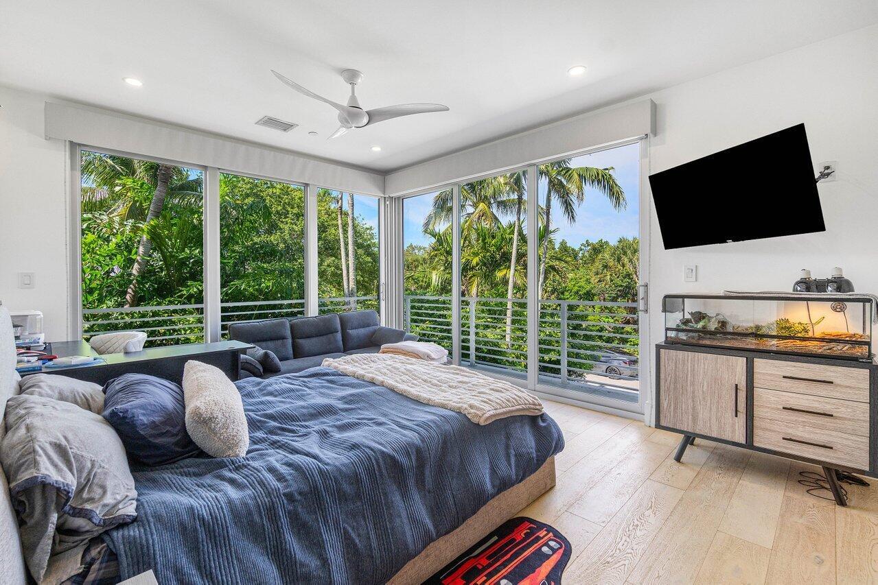 1200 Palm Trail B