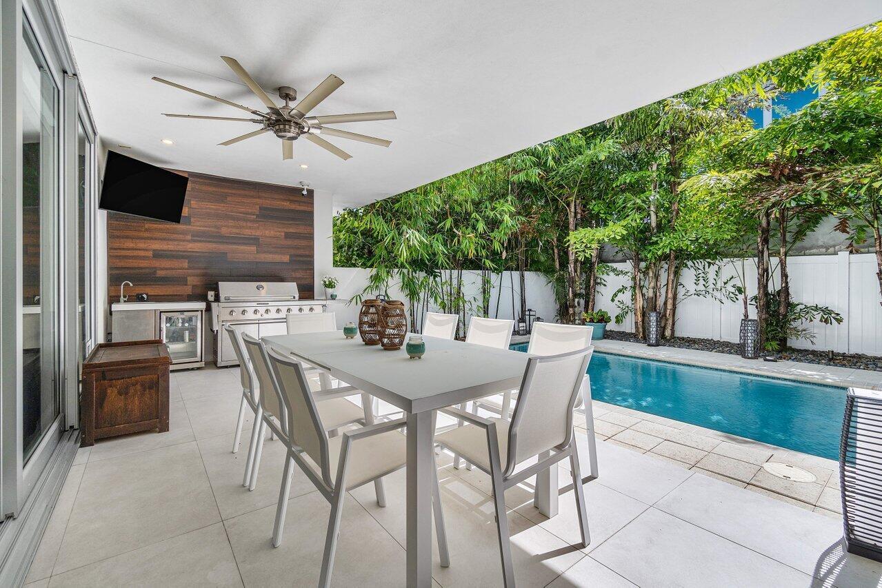 1200 Palm Trail B