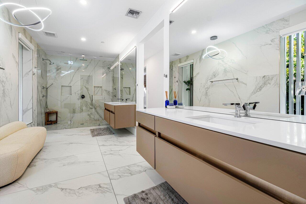 1200 Palm Trail B