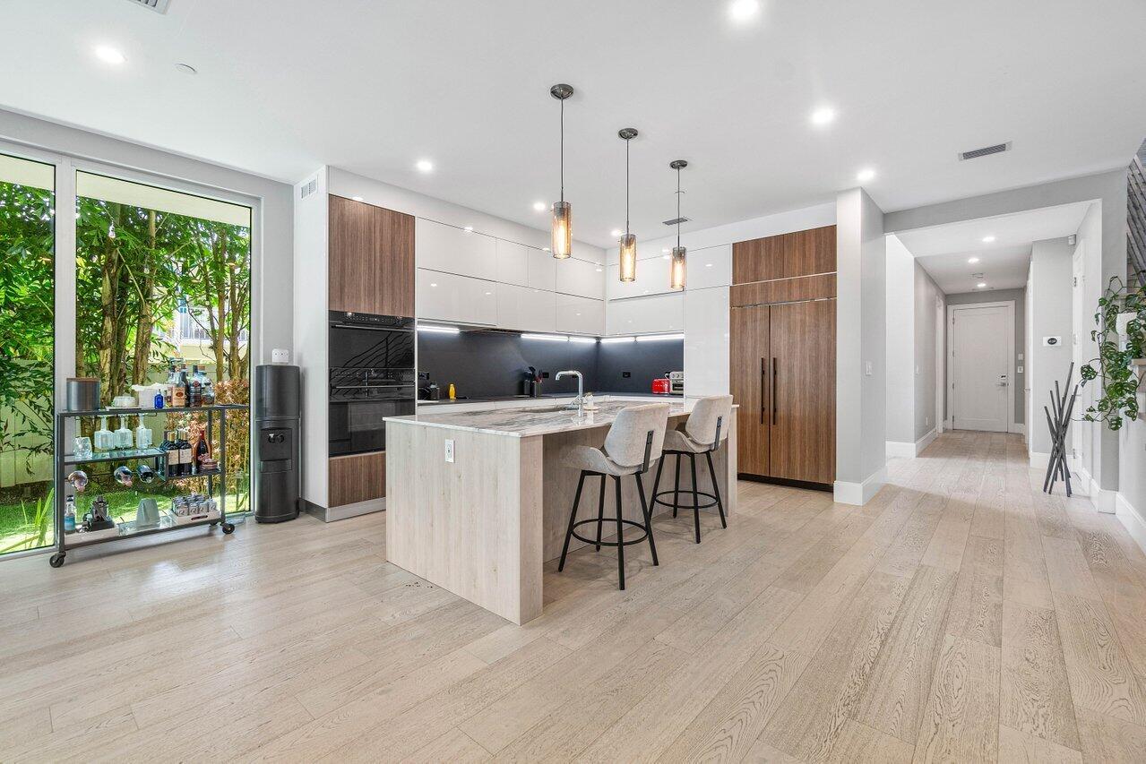 1200 Palm Trail B