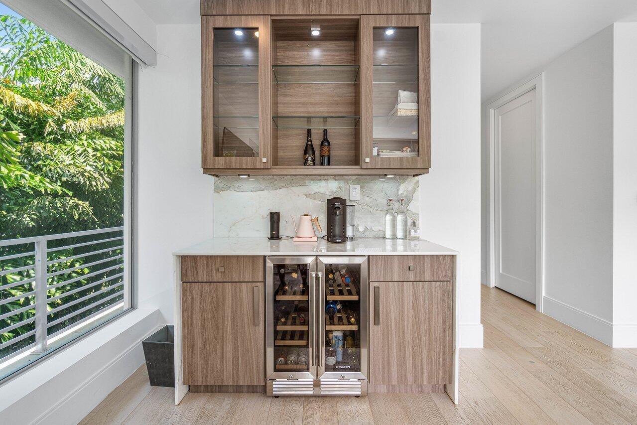 1200 Palm Trail B