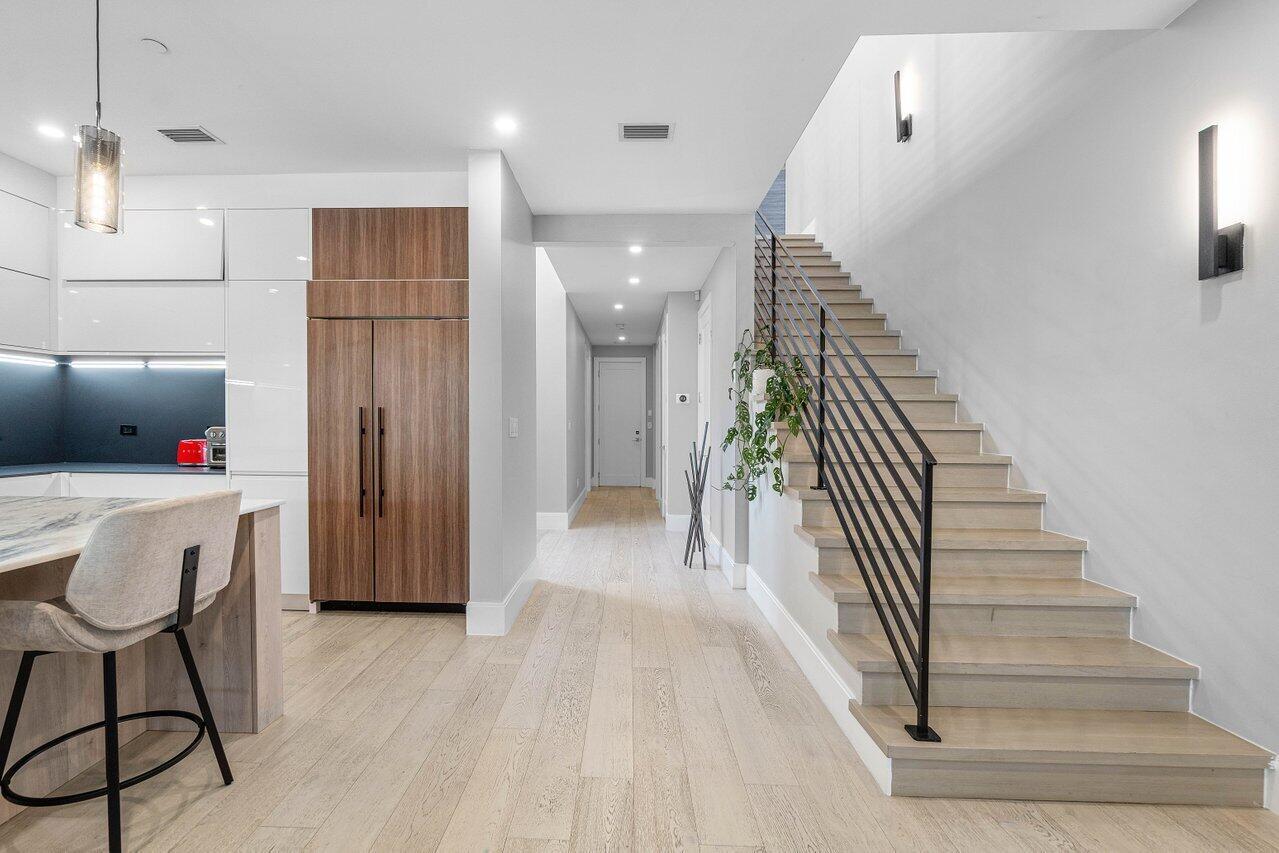 1200 Palm Trail B