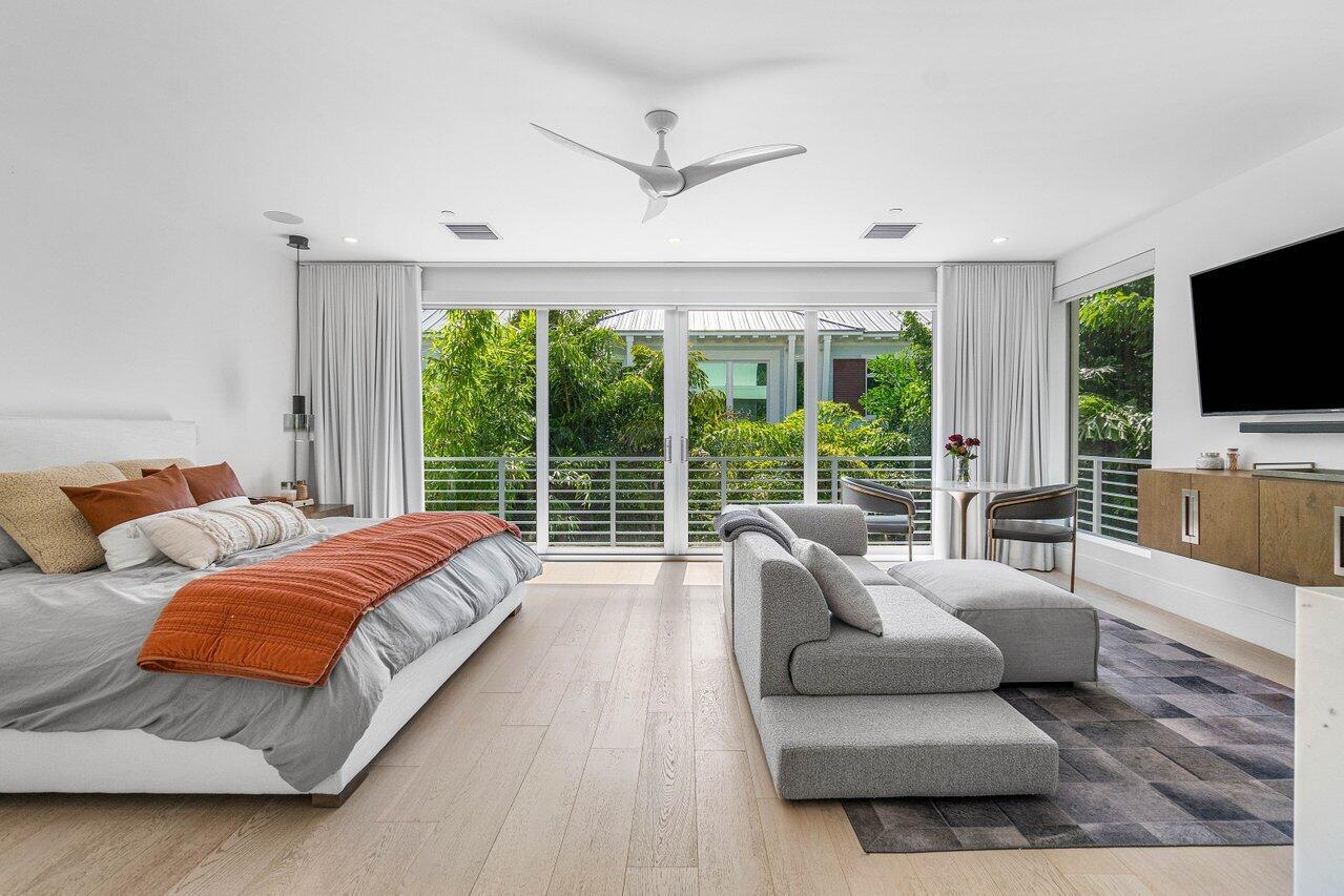 1200 Palm Trail B