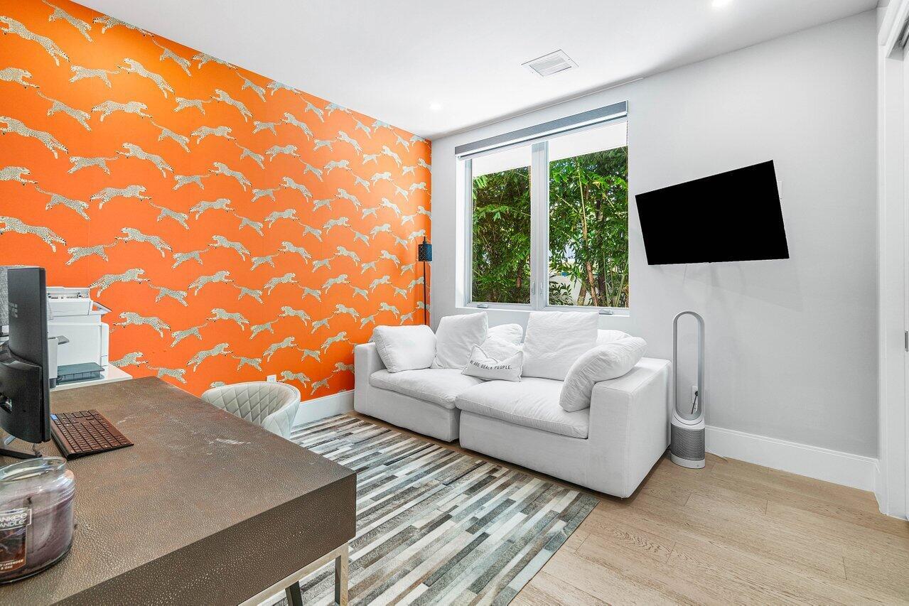 1200 Palm Trail B