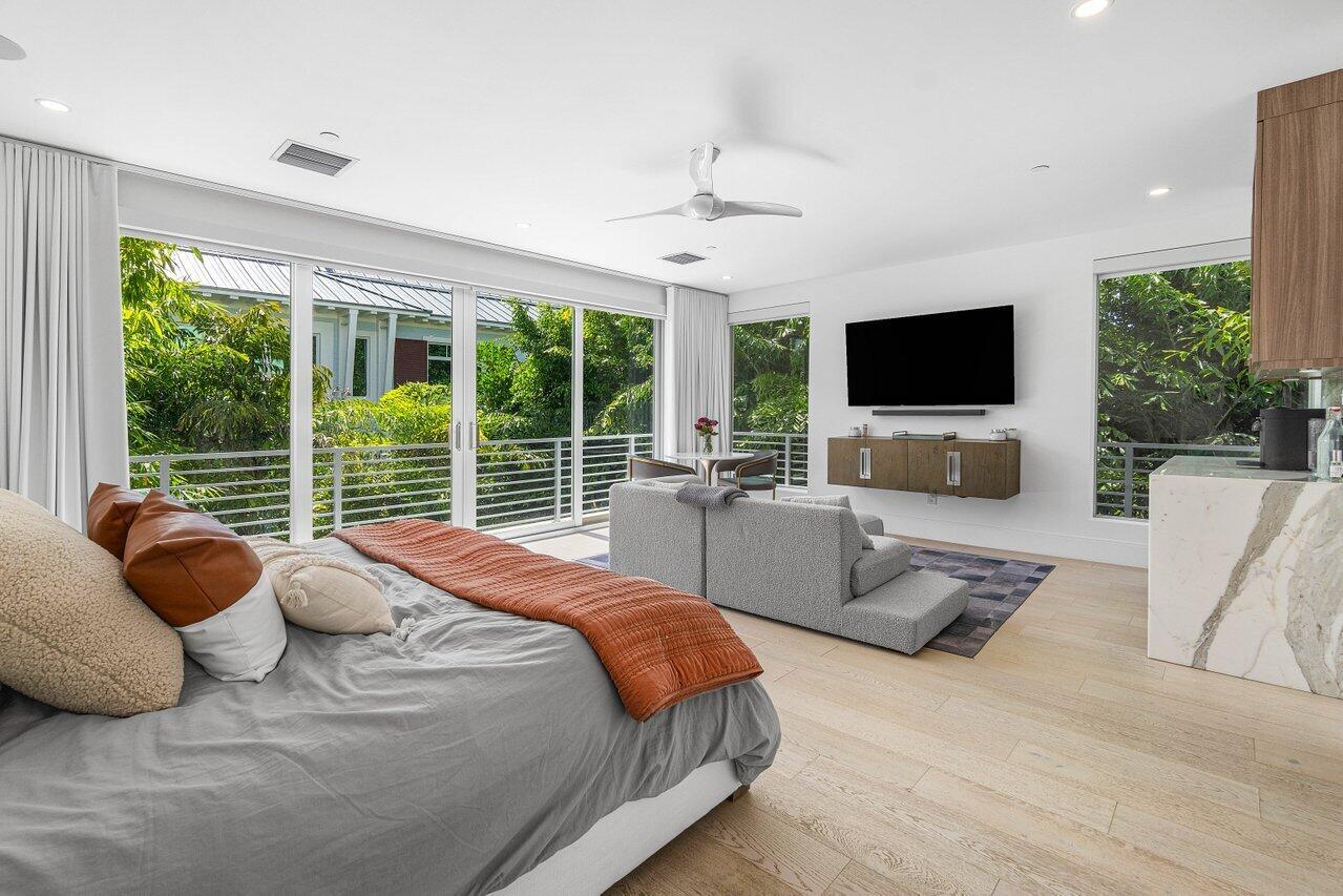 1200 Palm Trail B