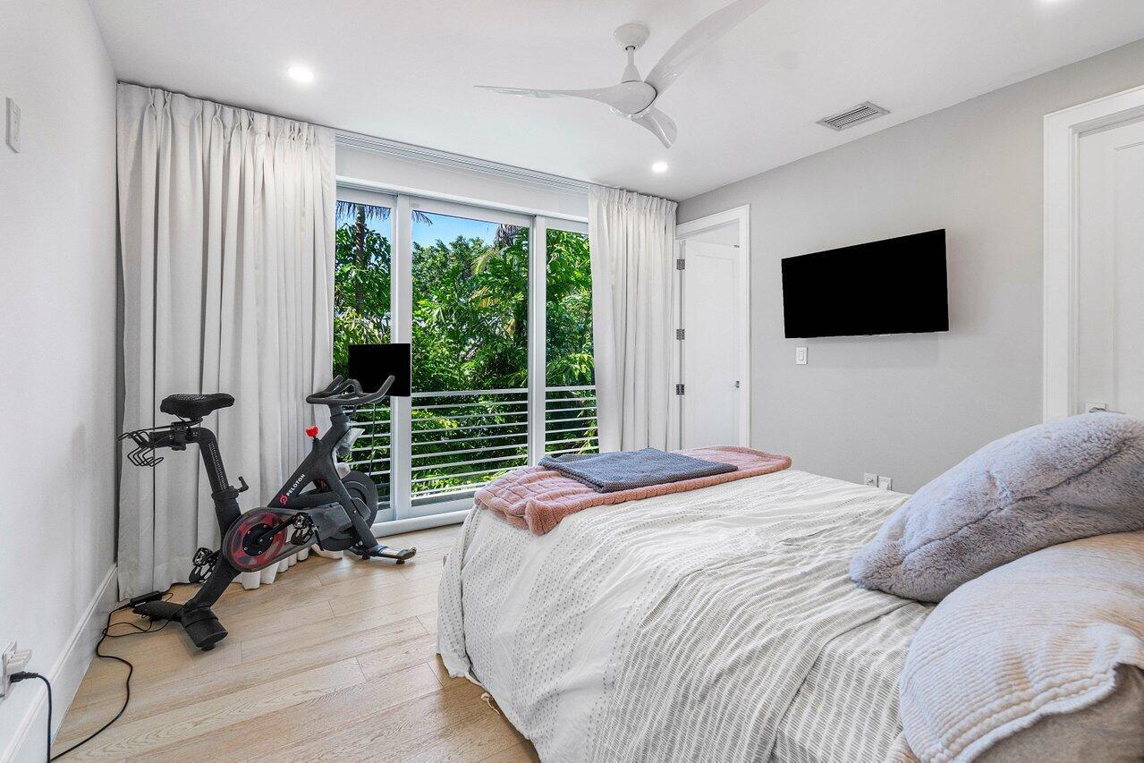 1200 Palm Trail B