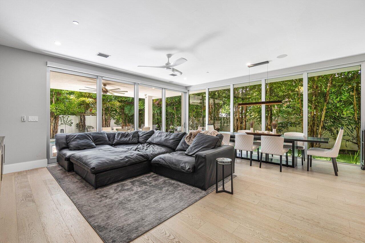 1200 Palm Trail B