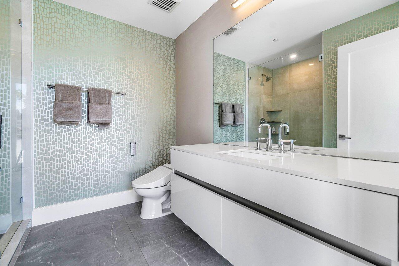 1200 Palm Trail B