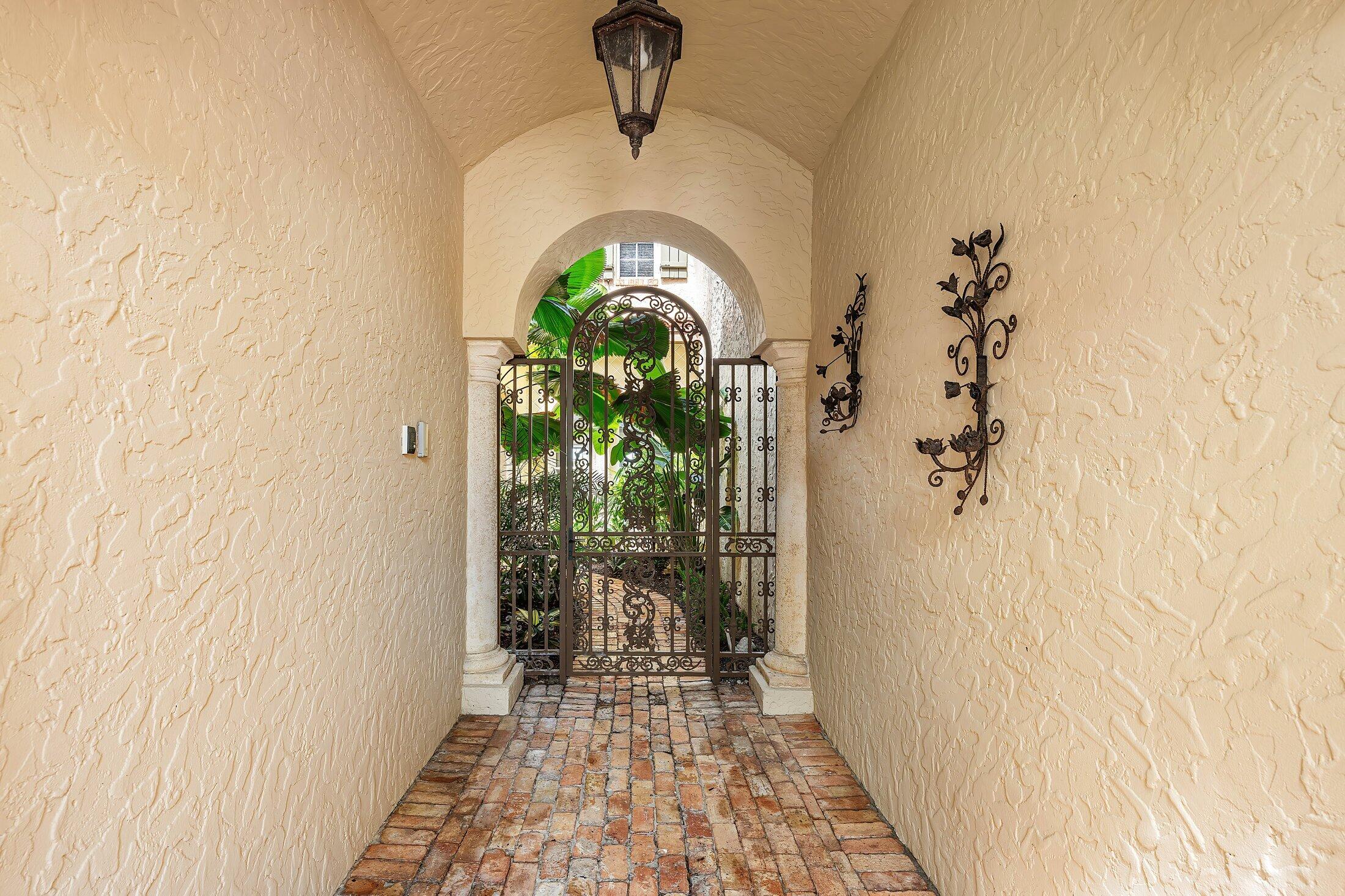 256 Venetian Drive