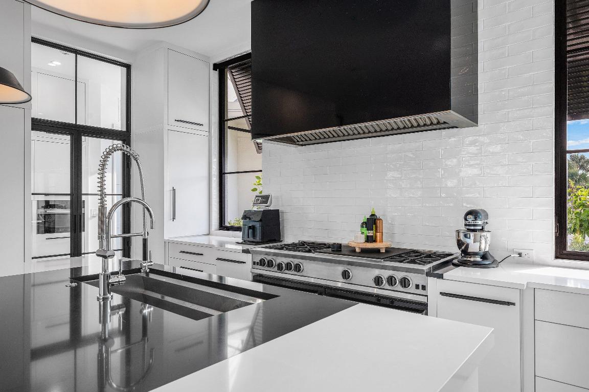 10 S Harbour Drive S