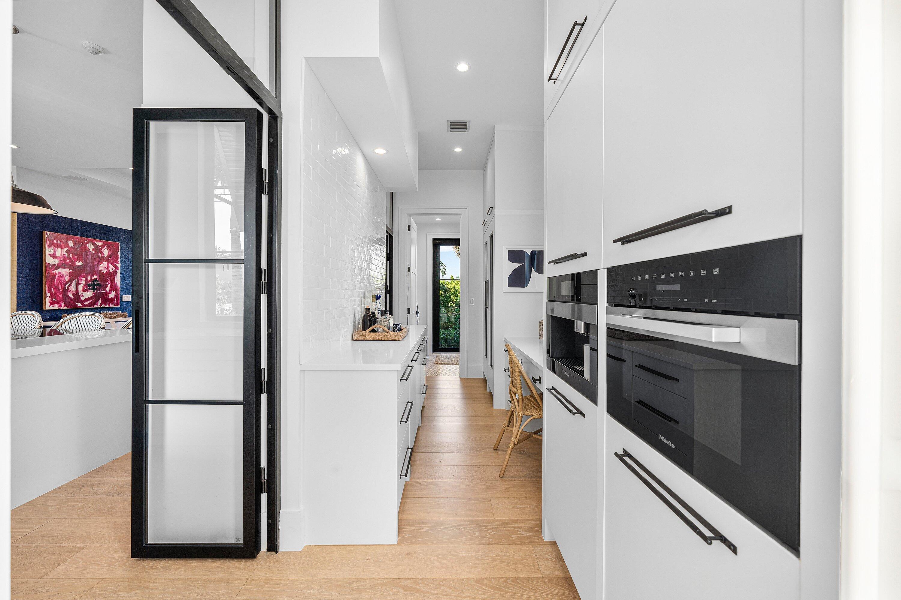 10 S Harbour Drive S