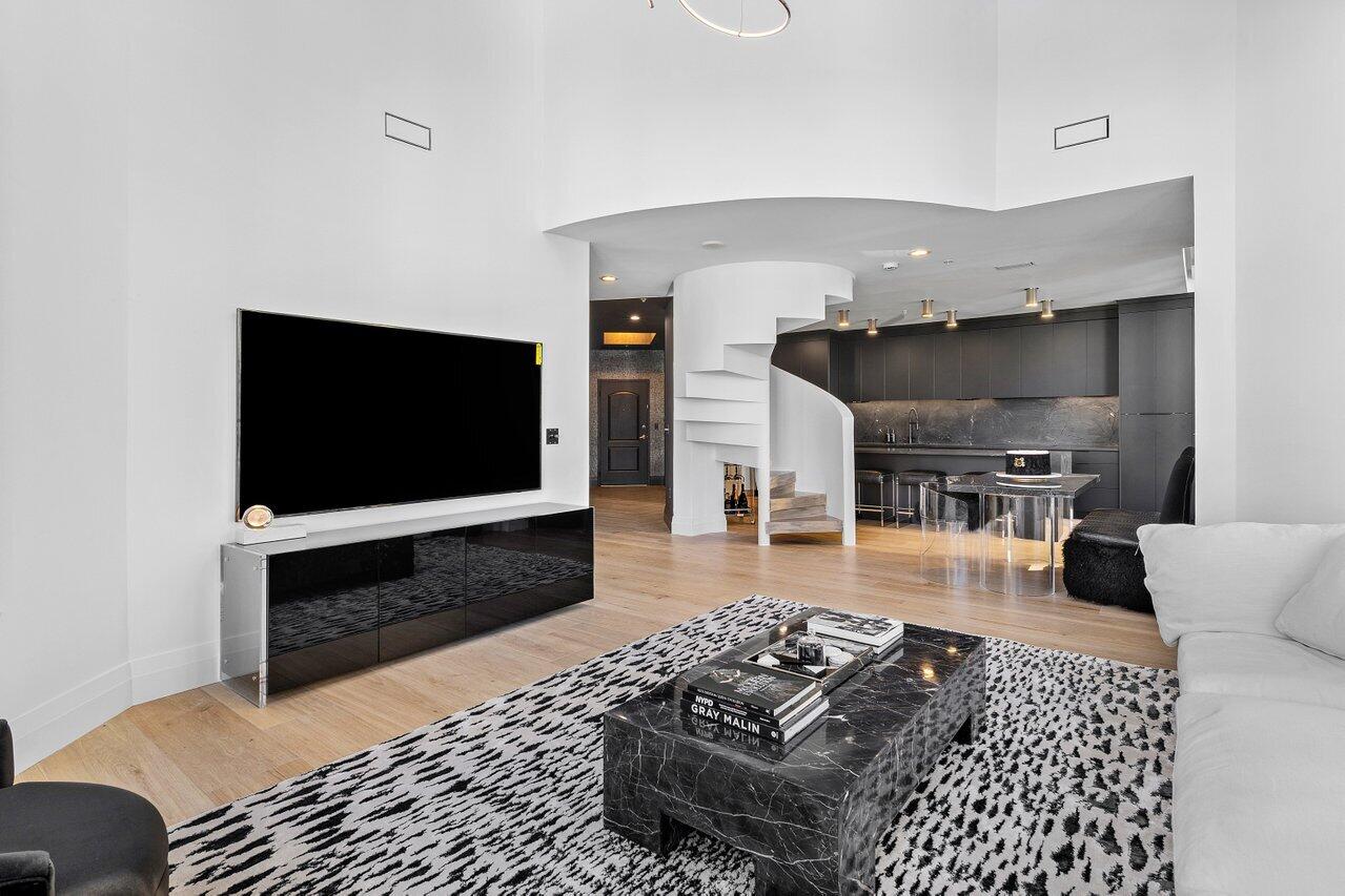 801 S Olive Avenue 427