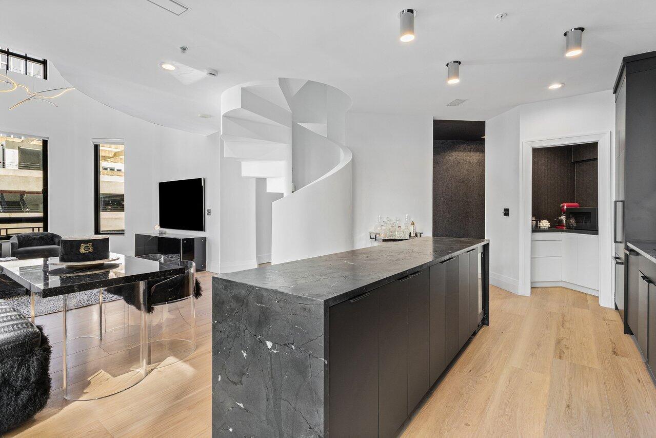 801 S Olive Avenue 427