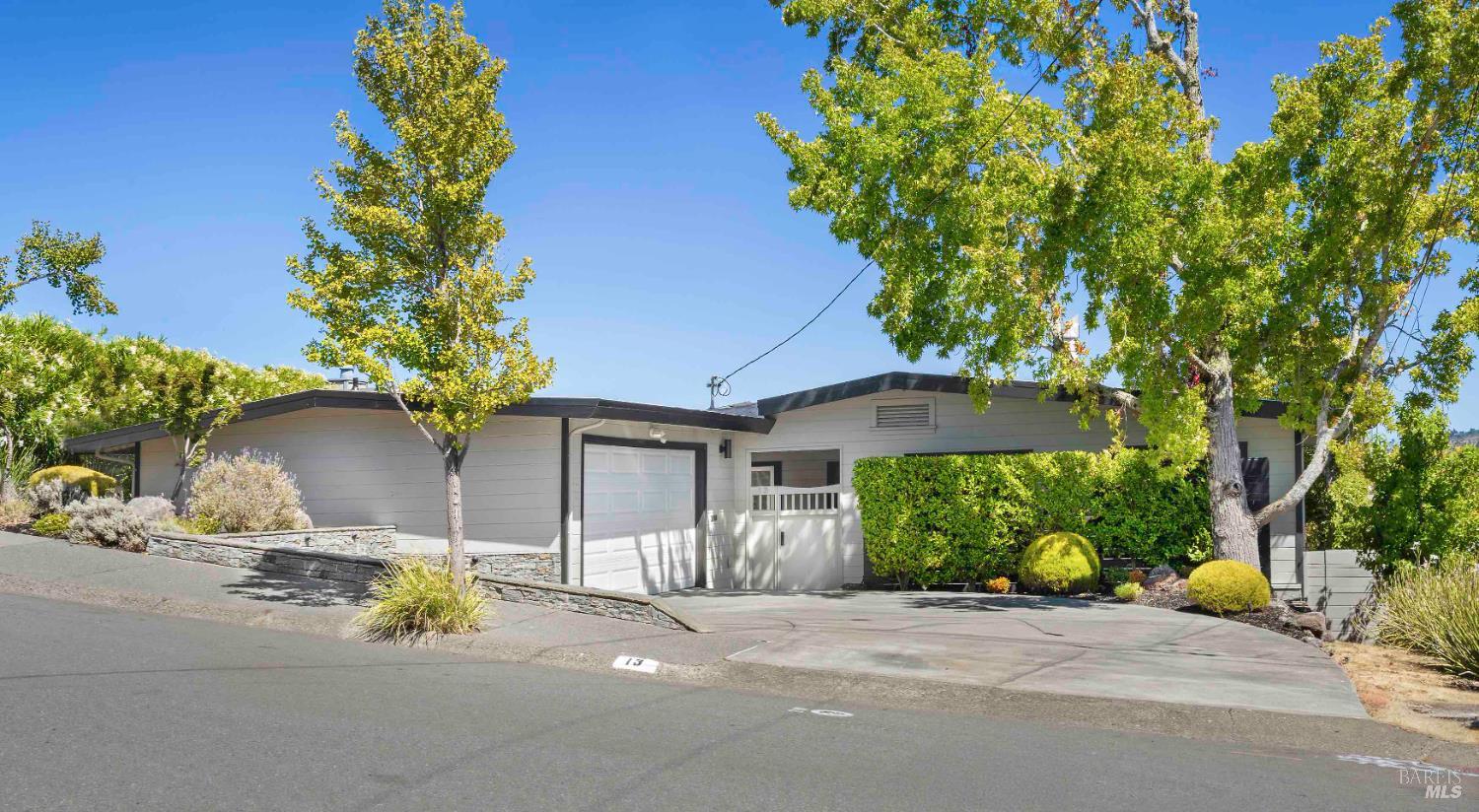 13 Ash Ave