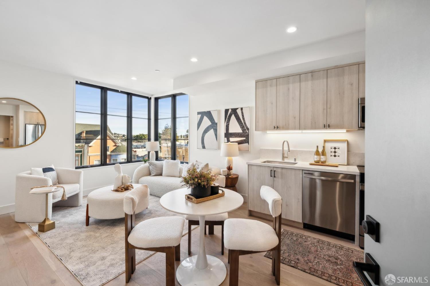 986 S Van Ness Avenue Unit: #201