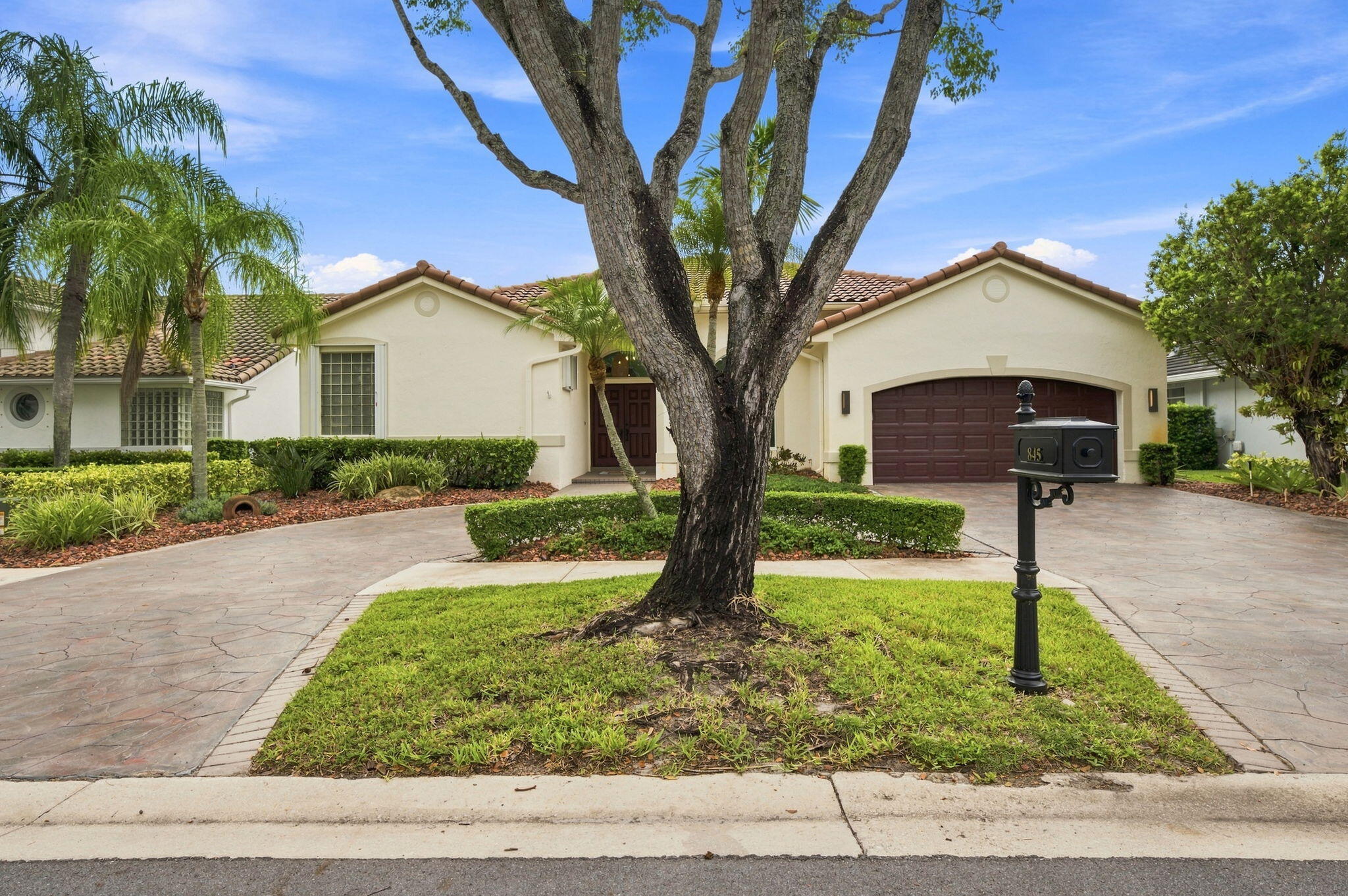 845 Bayside Lane