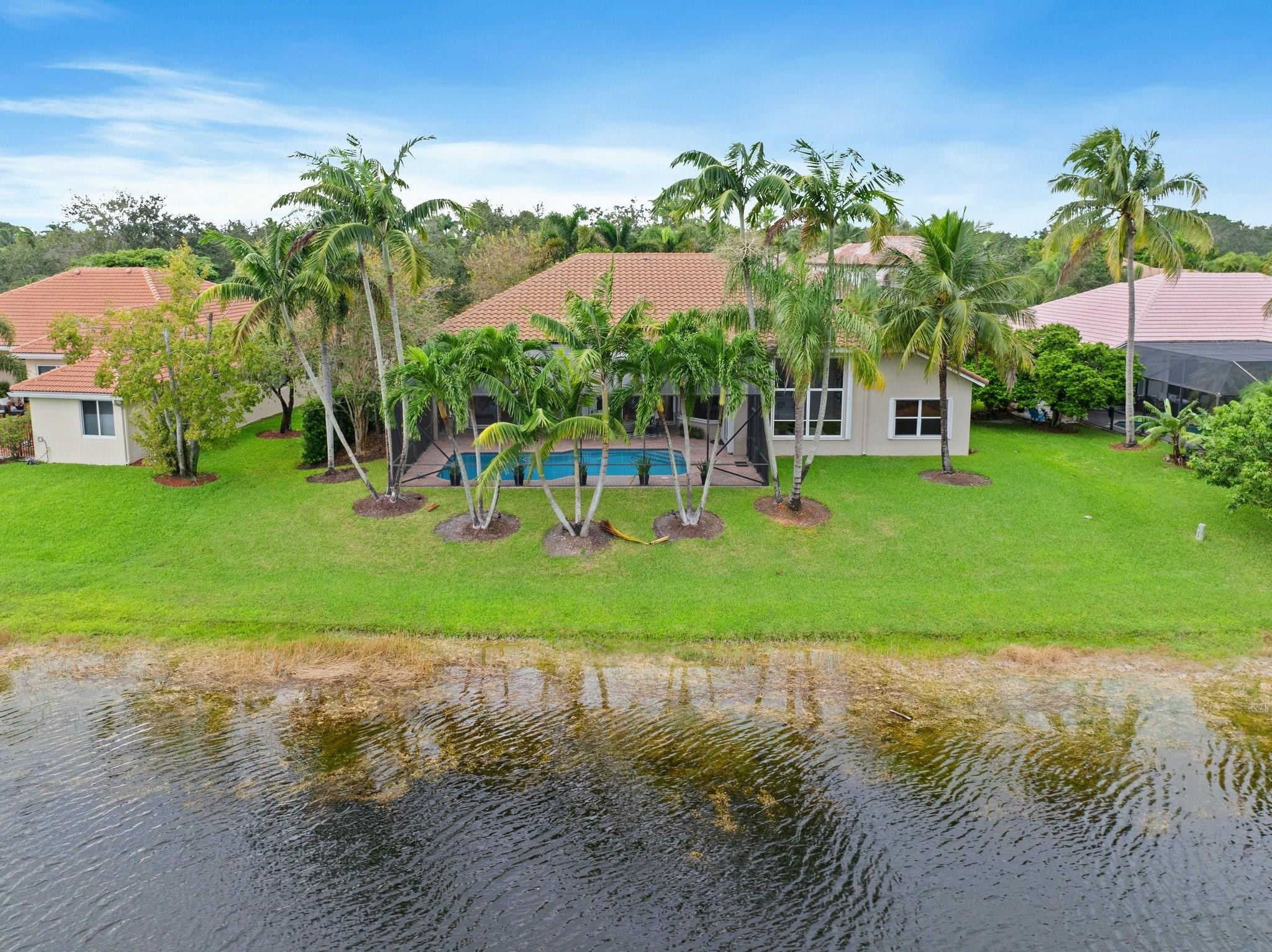 2696 Meadowood Dr