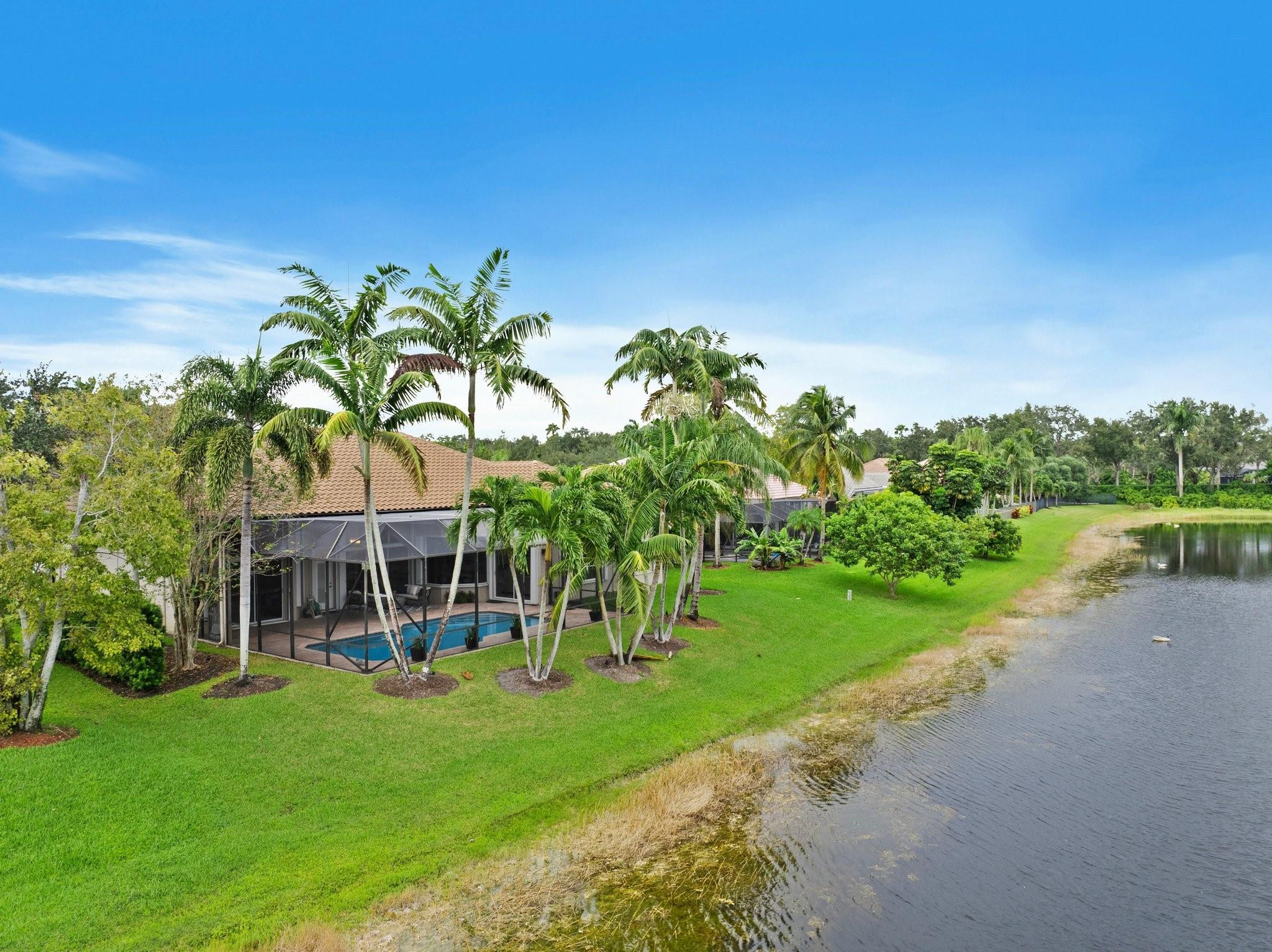 2696 Meadowood Dr