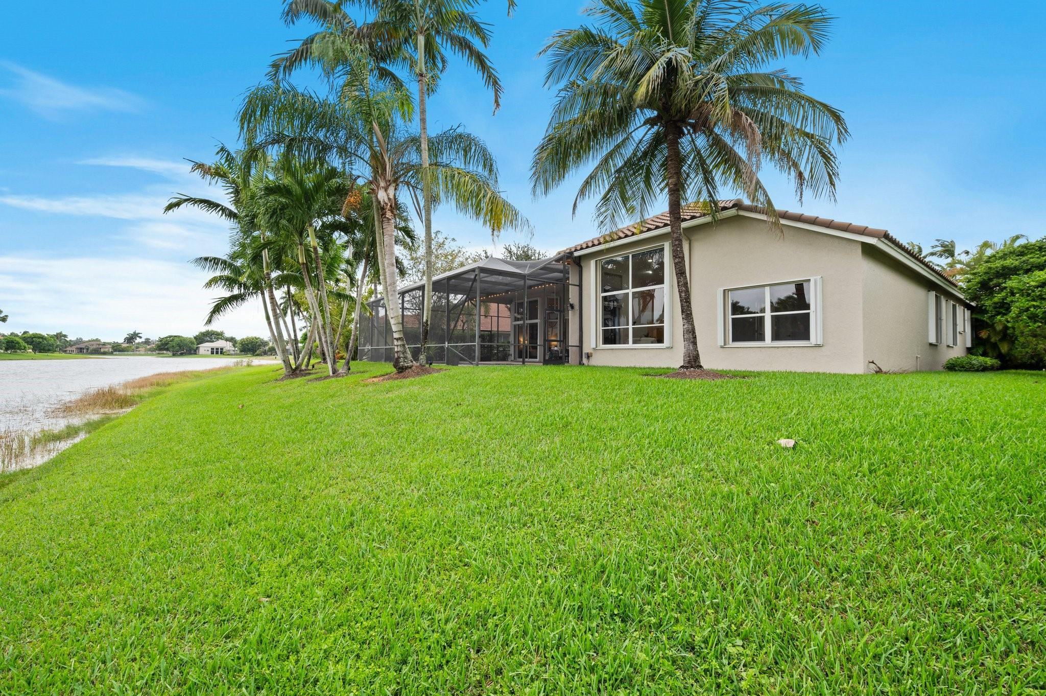 2696 Meadowood Dr