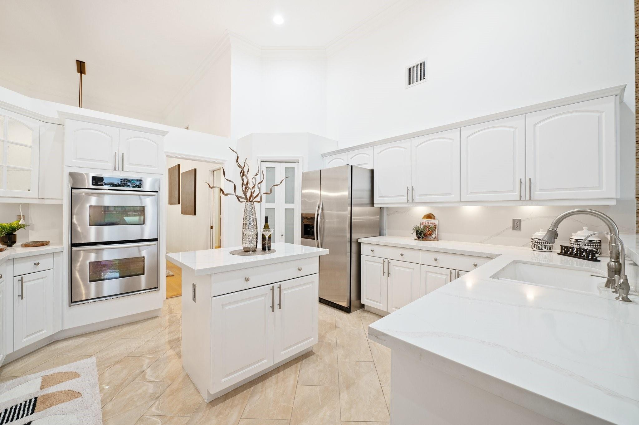 2696 Meadowood Dr