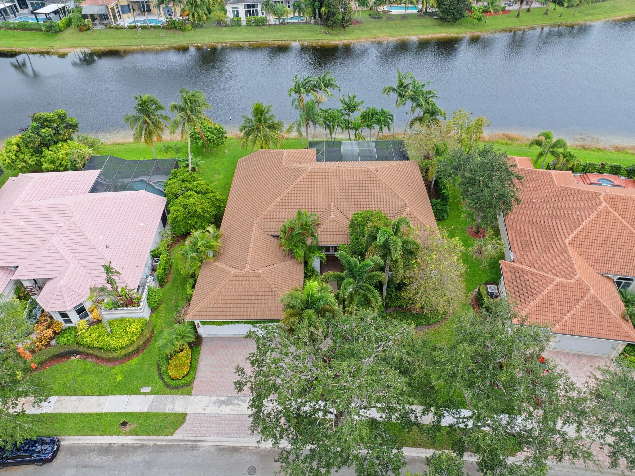 2696 Meadowood Dr