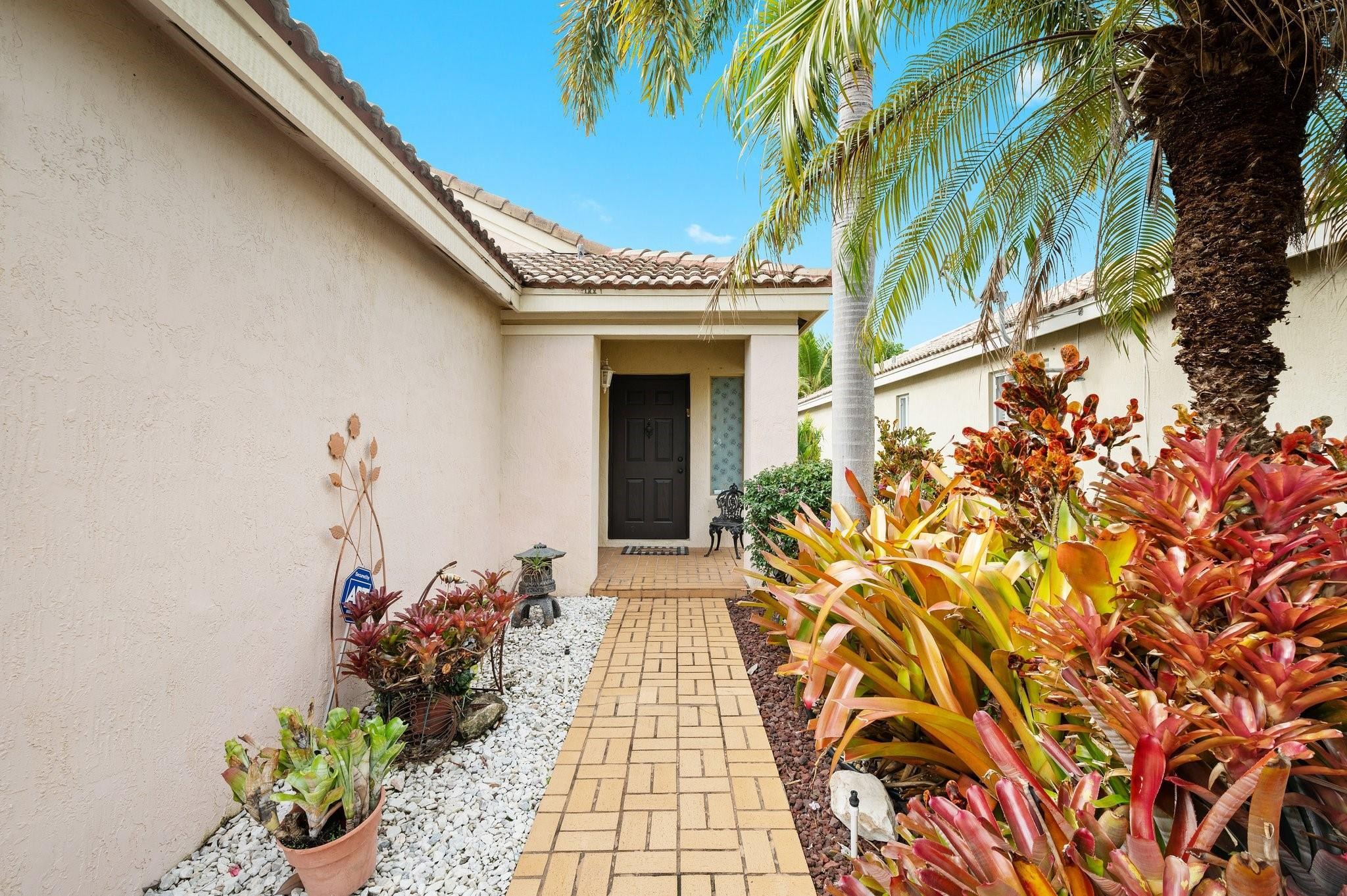 1120 Alexander Bend