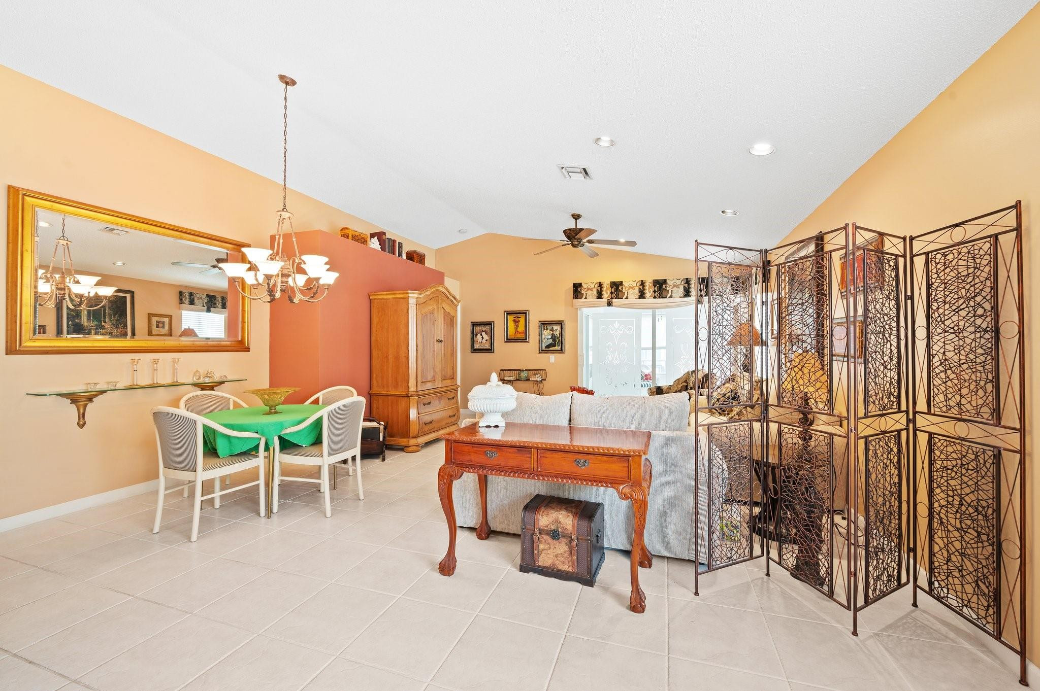 1120 Alexander Bend