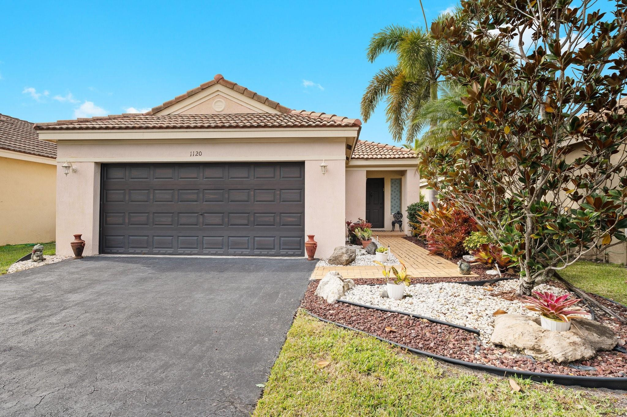 1120 Alexander Bend