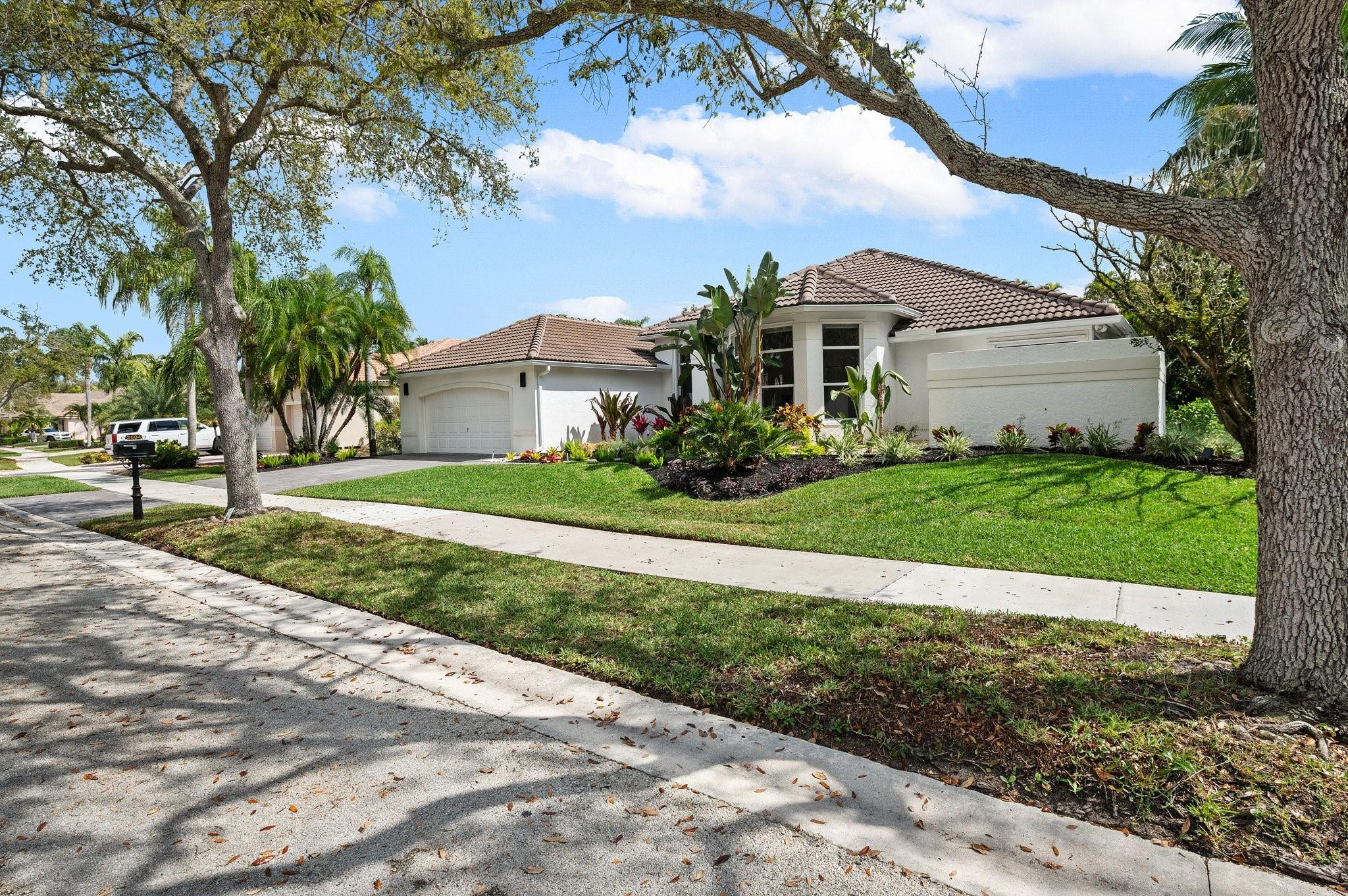 2694 Meadowood Ct