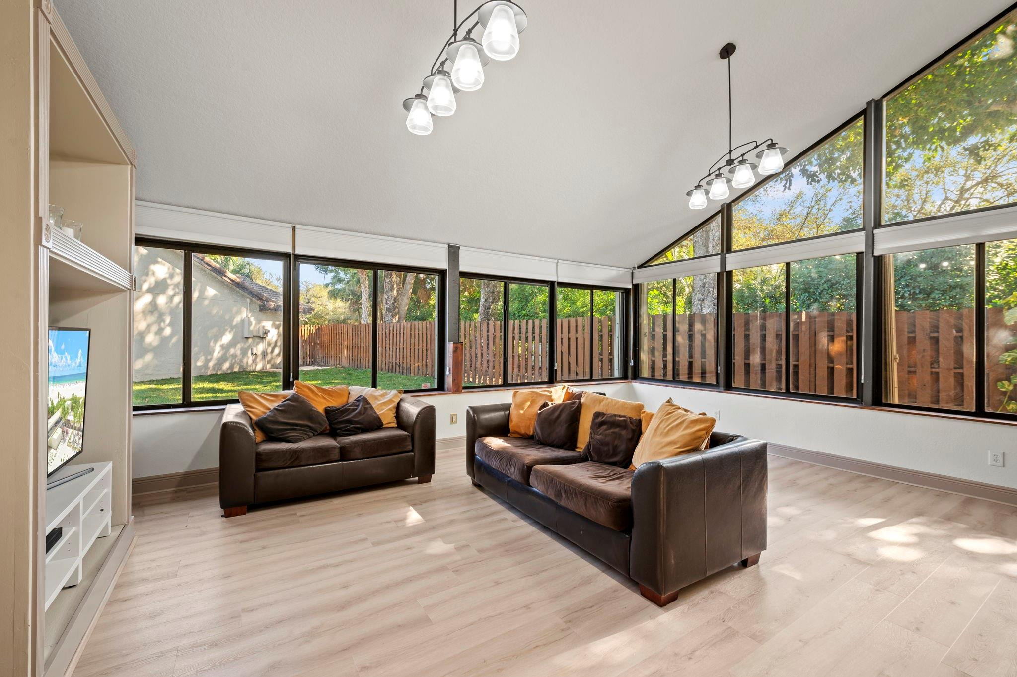 2156 Austin