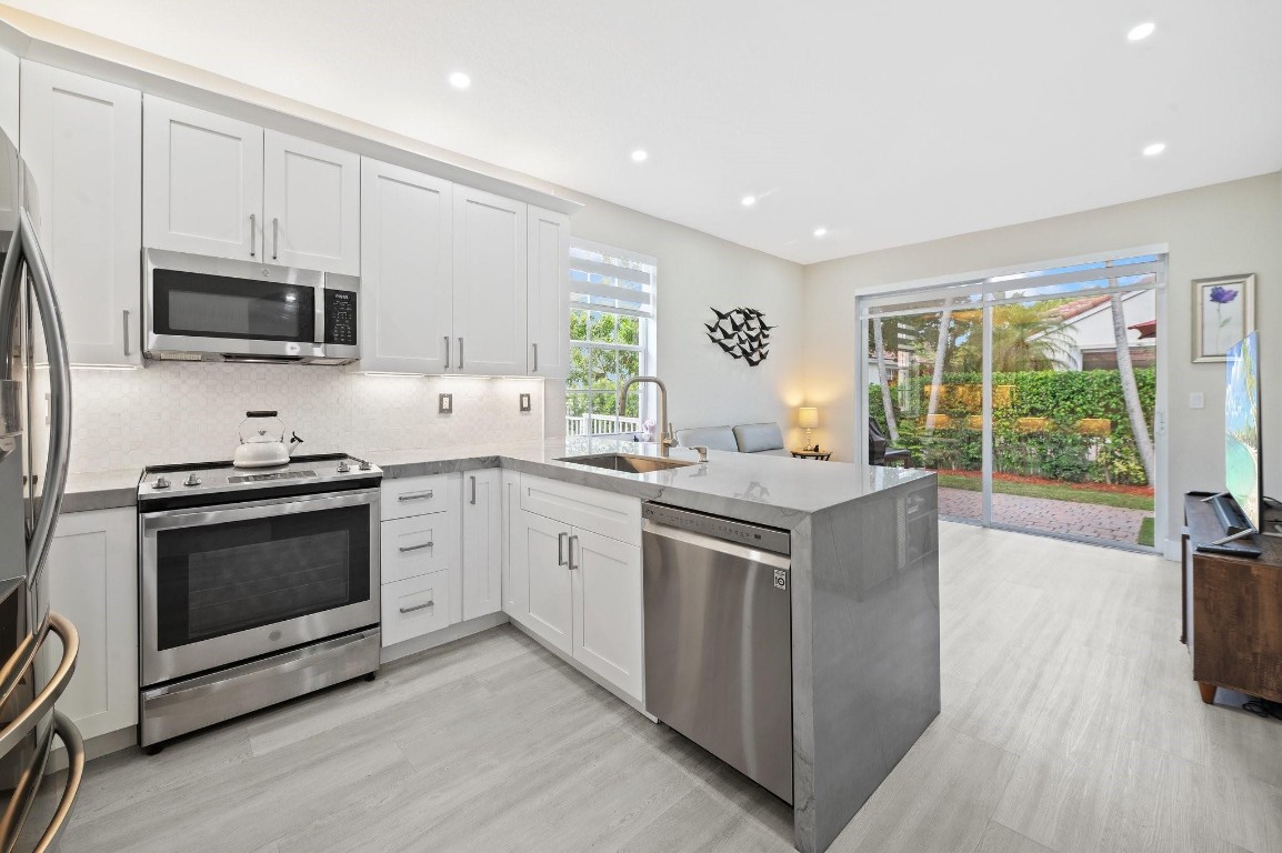 18759 SW 28th St 18759