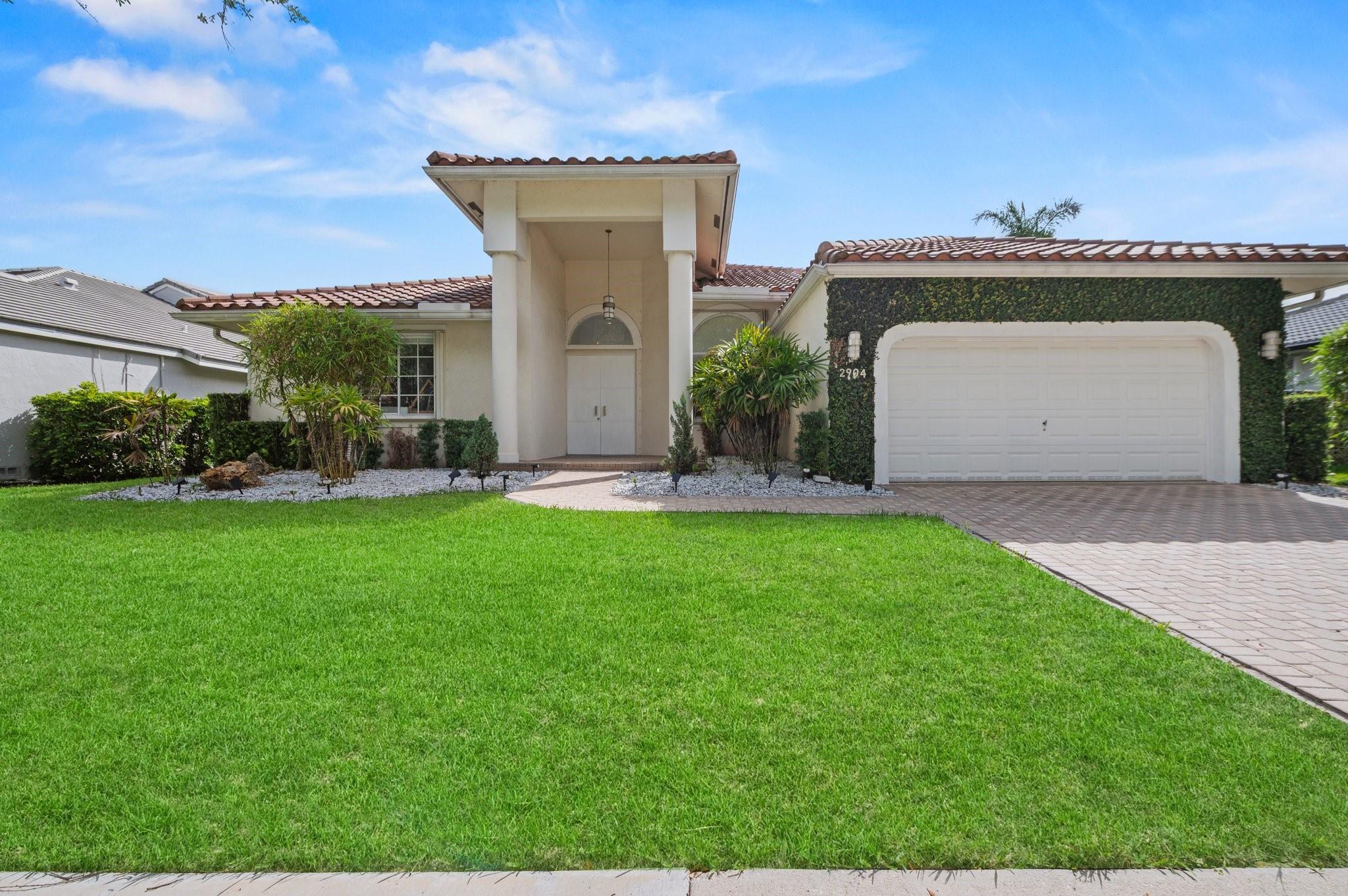 2904 Oakbrook Dr