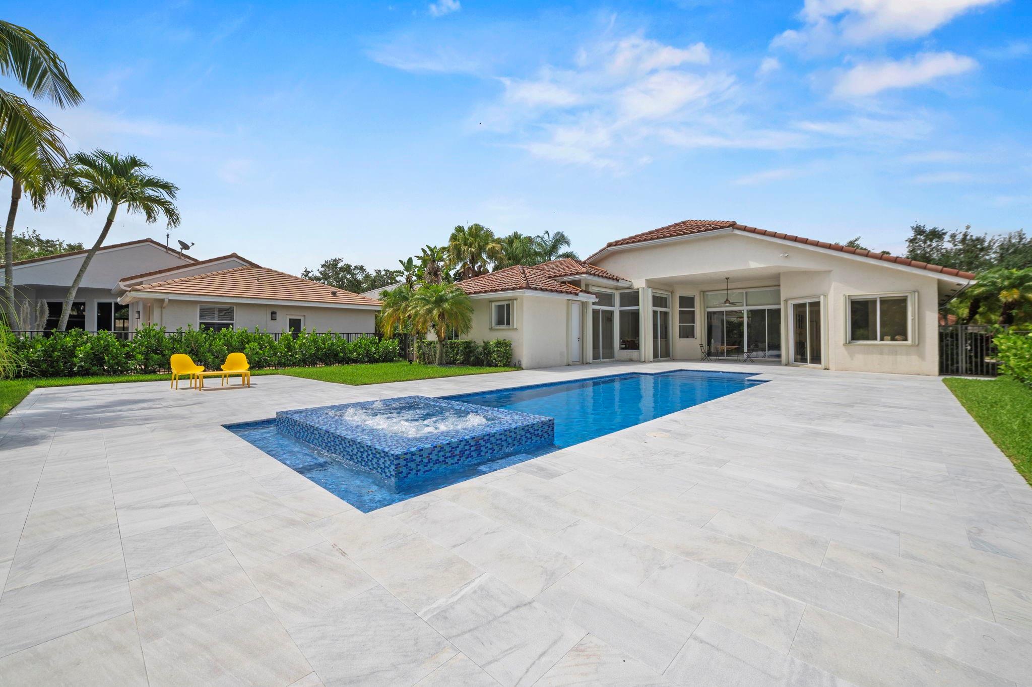 2904 Oakbrook Dr