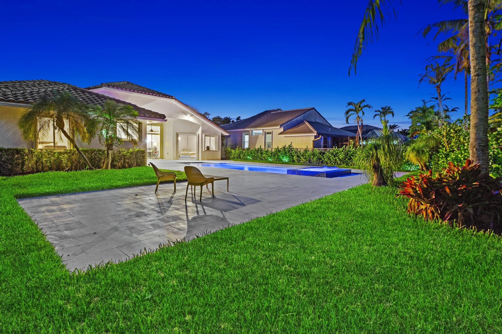 2904 Oakbrook Dr