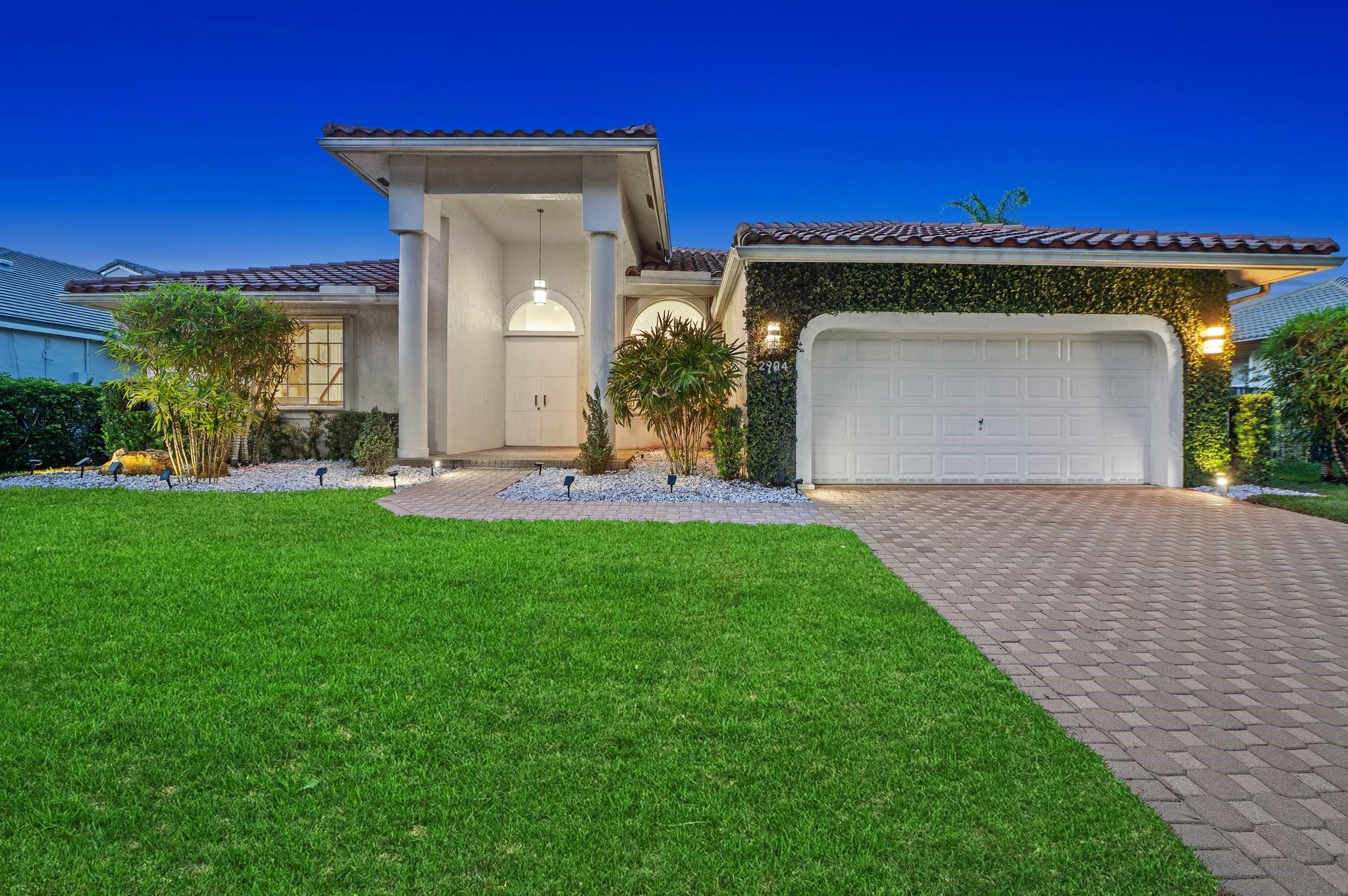 2904 Oakbrook Dr